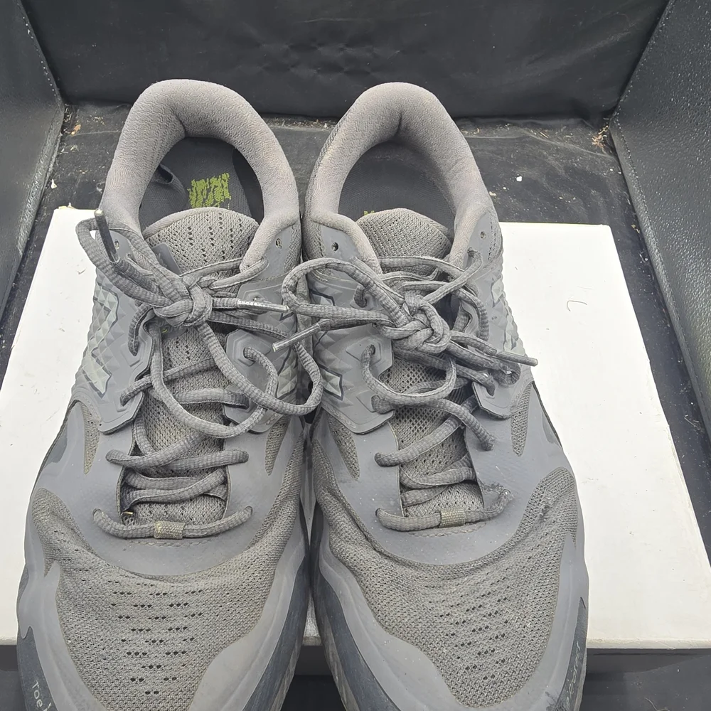 New Balance Gray Mesh‎ and Synthetic Athletic Sneakers